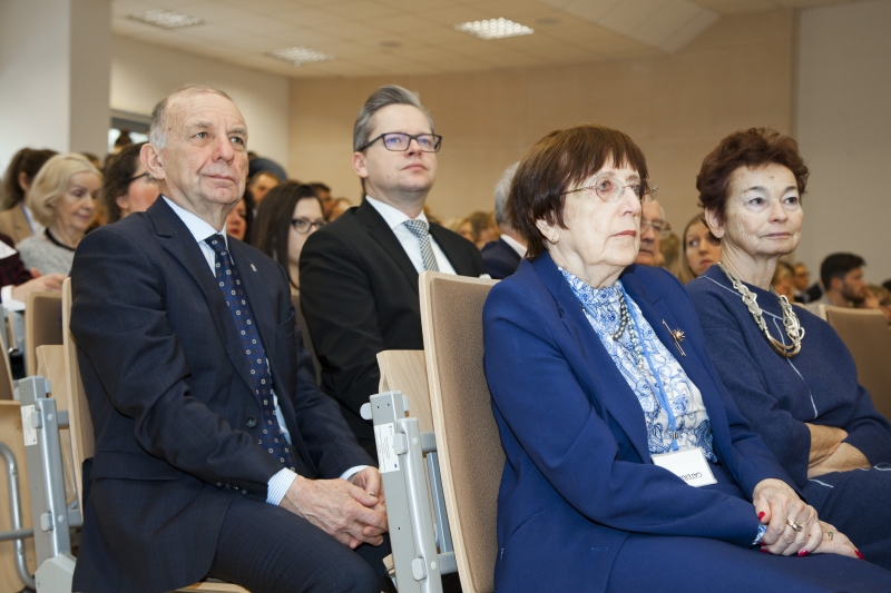 Konferencja "Farmakoekonomika szansą na zbilansowanie wydatków systemu opieki zdrowotnej w Polsce"