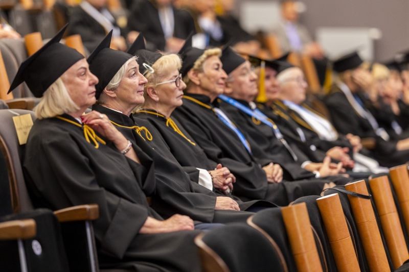 Odnowienie dyplomów magistra farmacji po 50 latach
