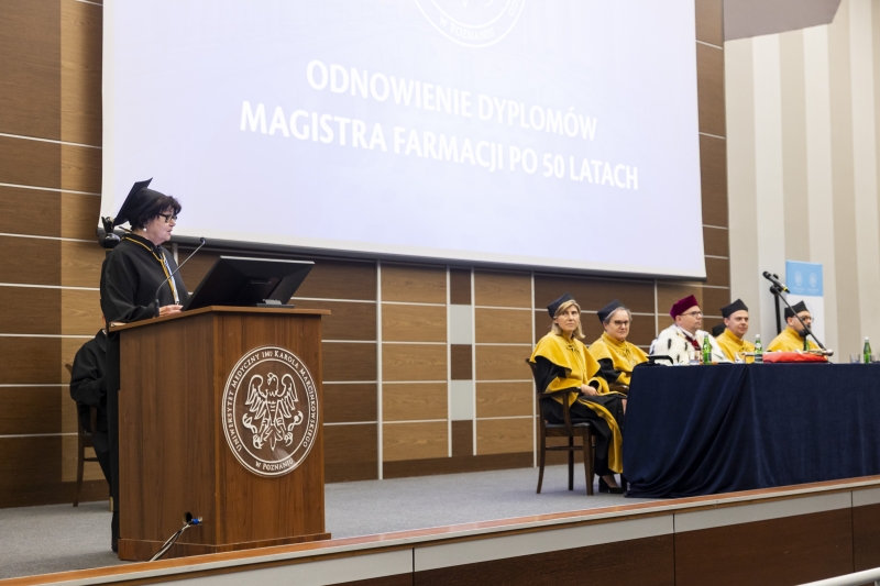 Odnowienie dyplomów magistra farmacji po 50 latach