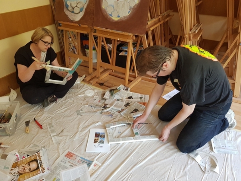 Dialog międzypokoleniowy i rozwijanie nowych umiejętności terapeutycznych