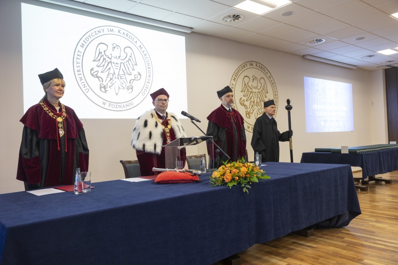 Odnowienie po 50 latach dyplomów lekarza dentysty