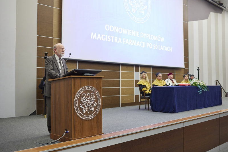 Odnowienie dyplomów magistra farmacji po 50 latach