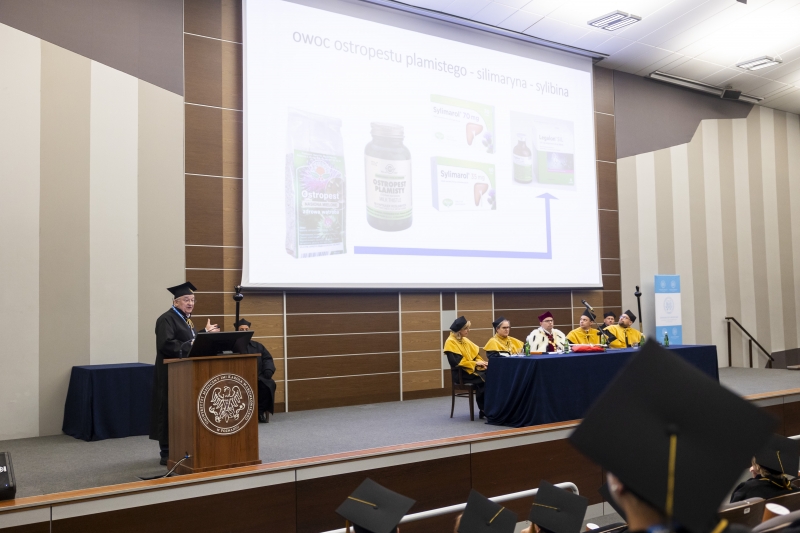 Odnowienie dyplomów magistra farmacji po 50 latach