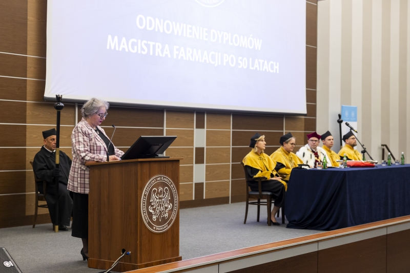 Odnowienie dyplomów magistra farmacji po 50 latach