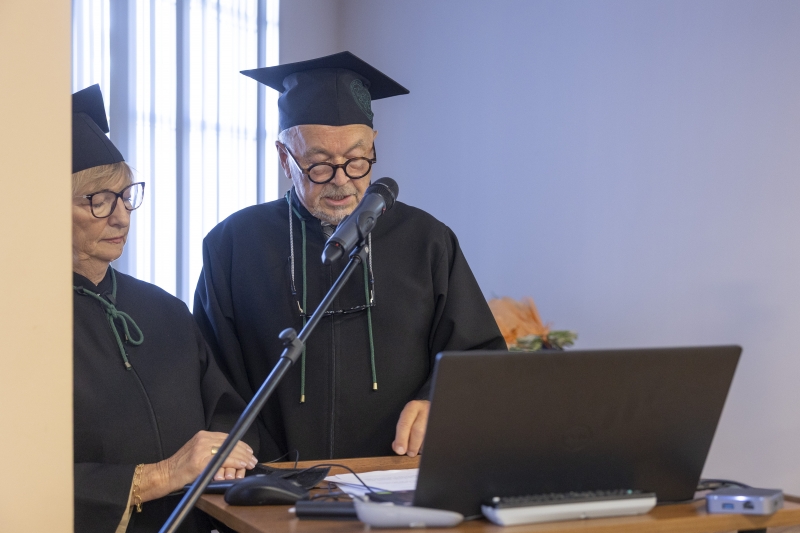 Odnowienie po 50 latach dyplomów lekarza dentysty