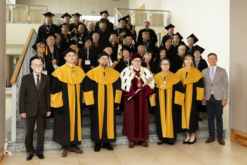 Odnowienie dyplomów magistra farmacji po 50 latach