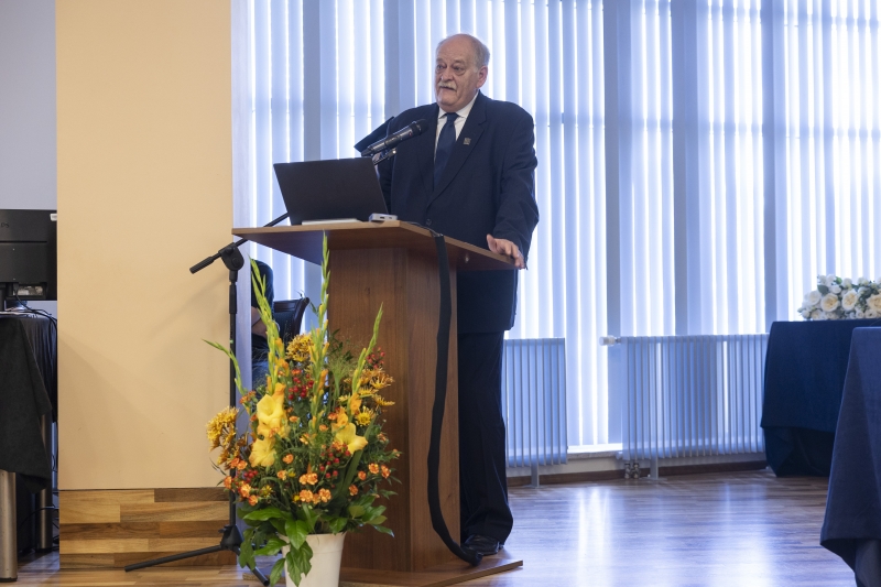 Odnowienie po 50 latach dyplomów lekarza dentysty