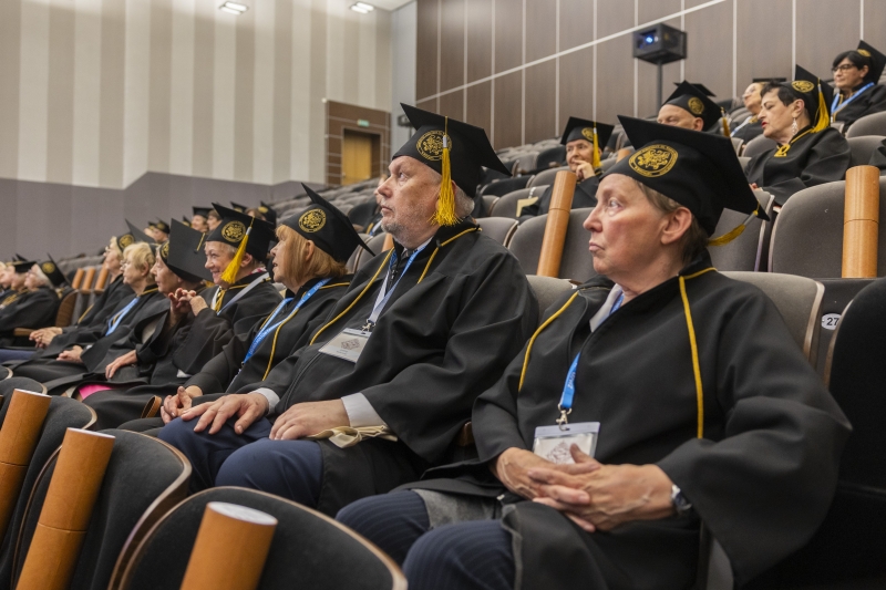 Odnowienie dyplomów magistra farmacji po 50 latach