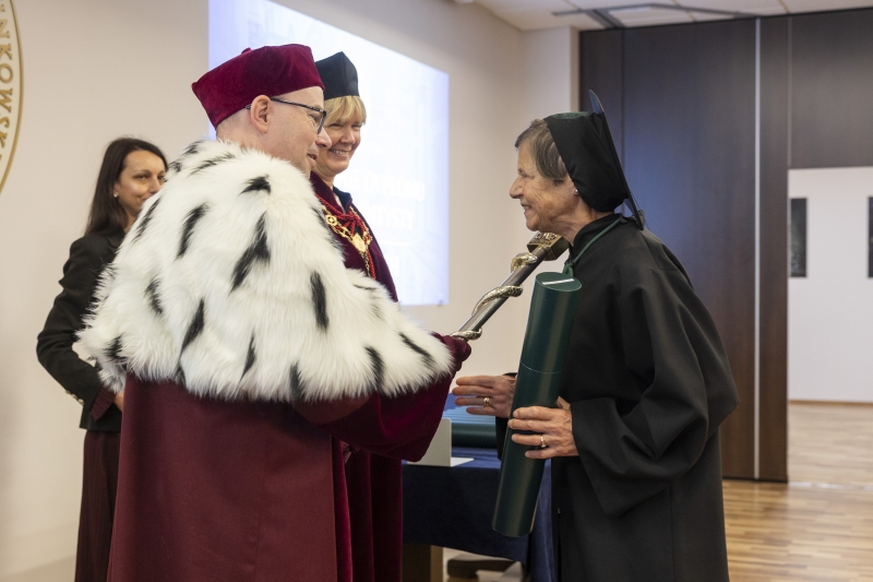 Odnowienie po 50 latach dyplomów lekarza dentysty