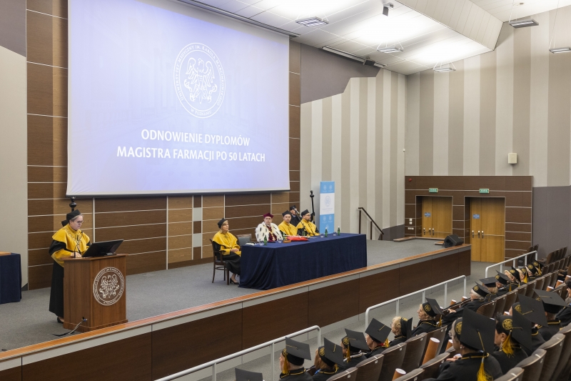 Odnowienie dyplomów magistra farmacji po 50 latach