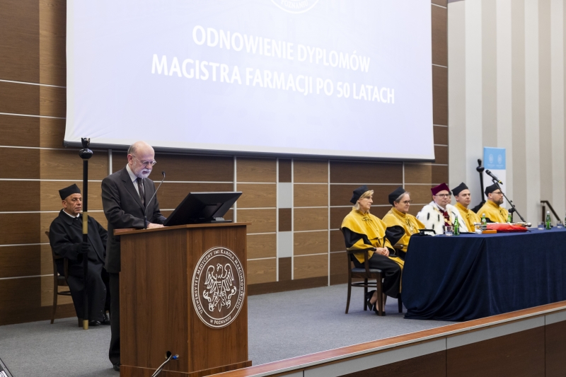 Odnowienie dyplomów magistra farmacji po 50 latach