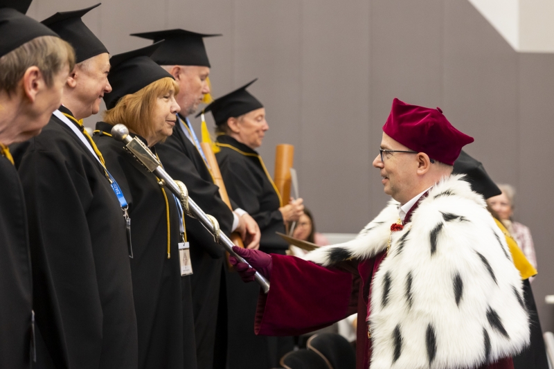 Odnowienie dyplomów magistra farmacji po 50 latach