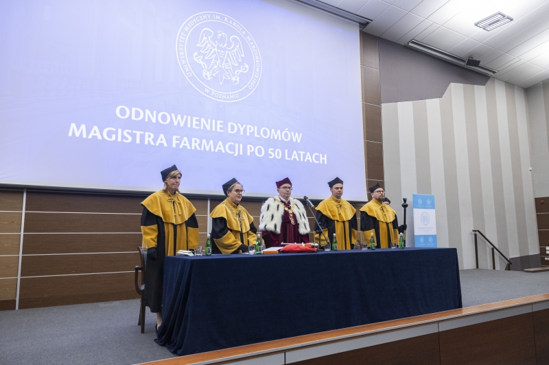 Odnowienie dyplomów magistra farmacji po 50 latach