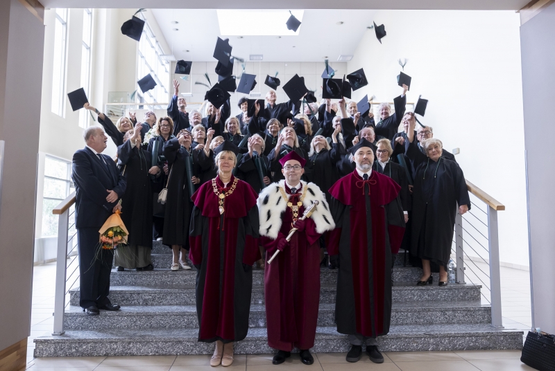 Odnowienie po 50 latach dyplomów lekarza dentysty