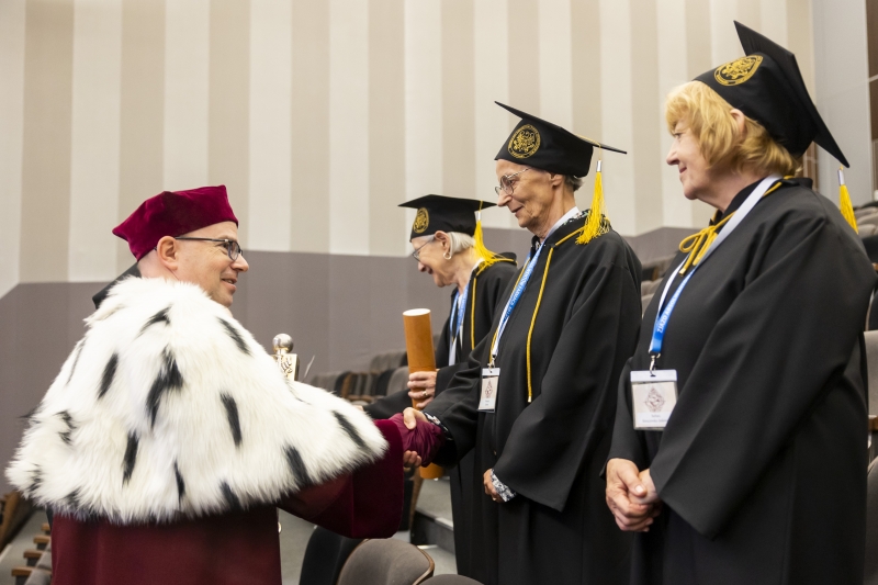 Odnowienie dyplomów magistra farmacji po 50 latach