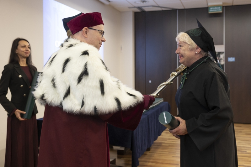 Odnowienie po 50 latach dyplomów lekarza dentysty