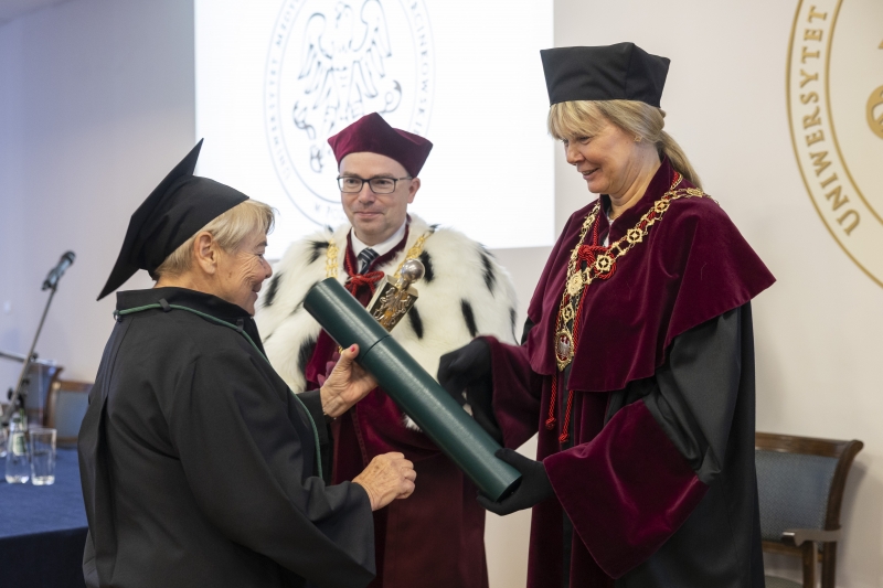 Odnowienie po 50 latach dyplomów lekarza dentysty