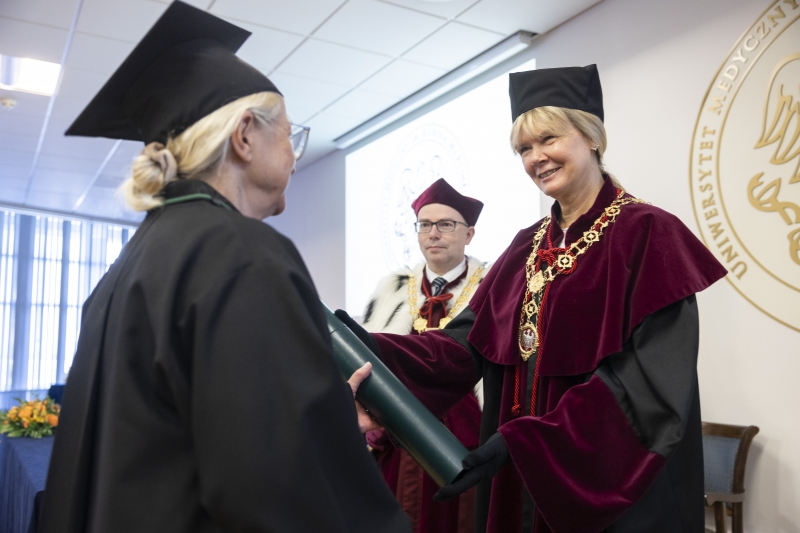 Odnowienie po 50 latach dyplomów lekarza dentysty